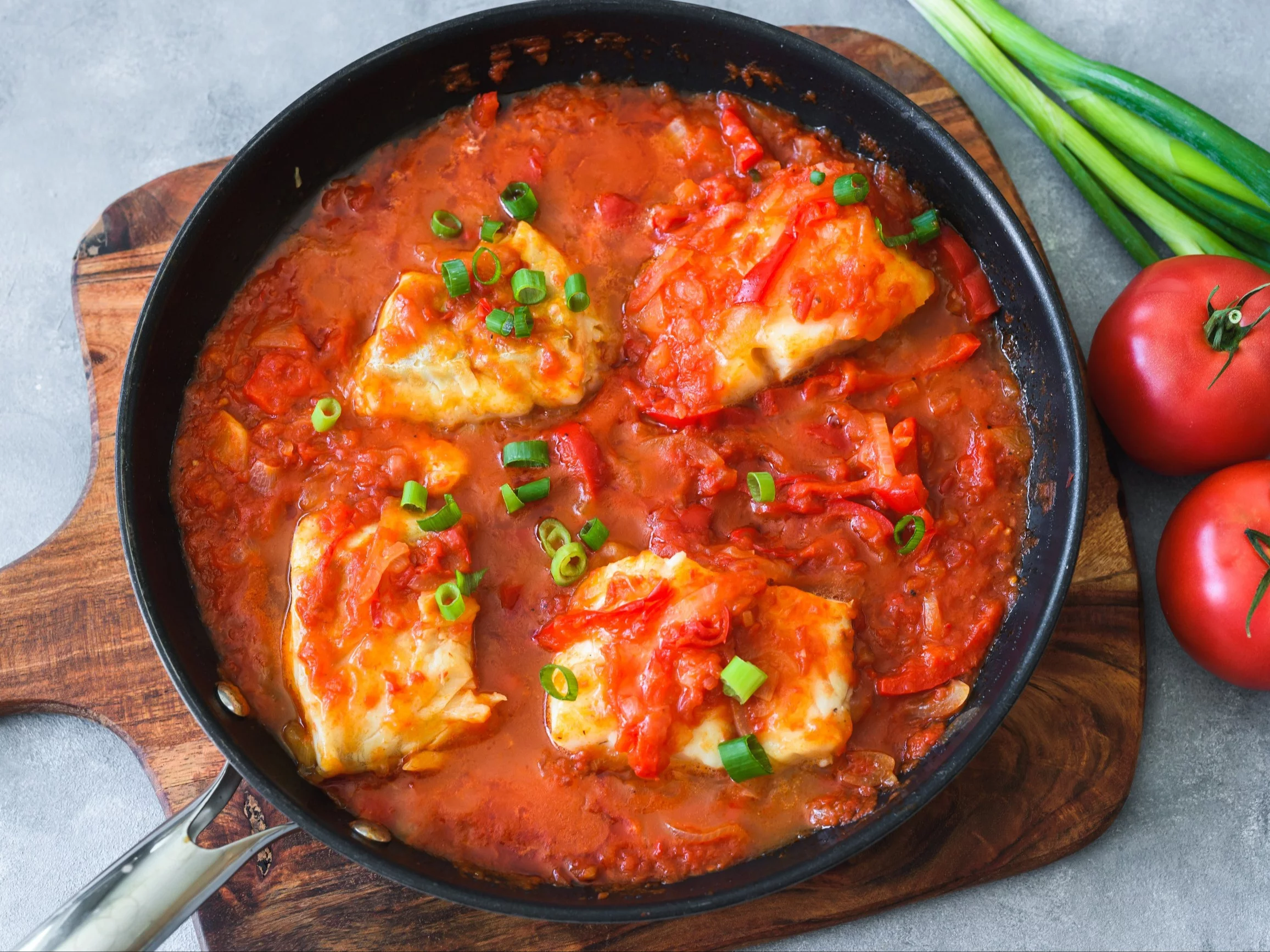 Ryba w sosie pomidorowym