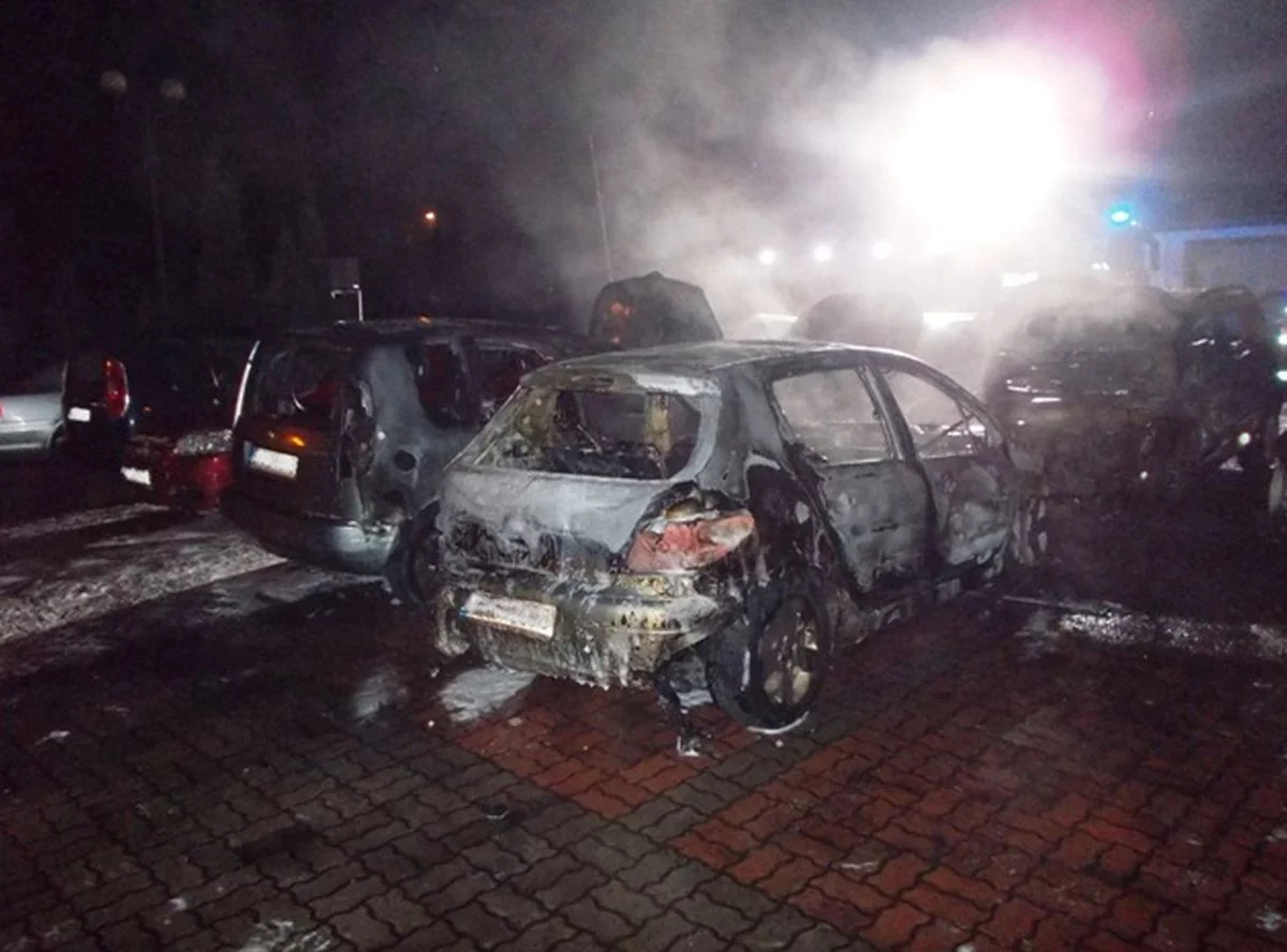 Na parkingu w Licheniu spłonęły samochody należące do księży