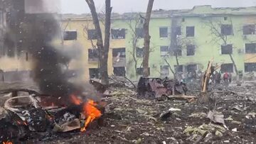 W Mariupolu Rosjanie zbombardowani szpital położniczy