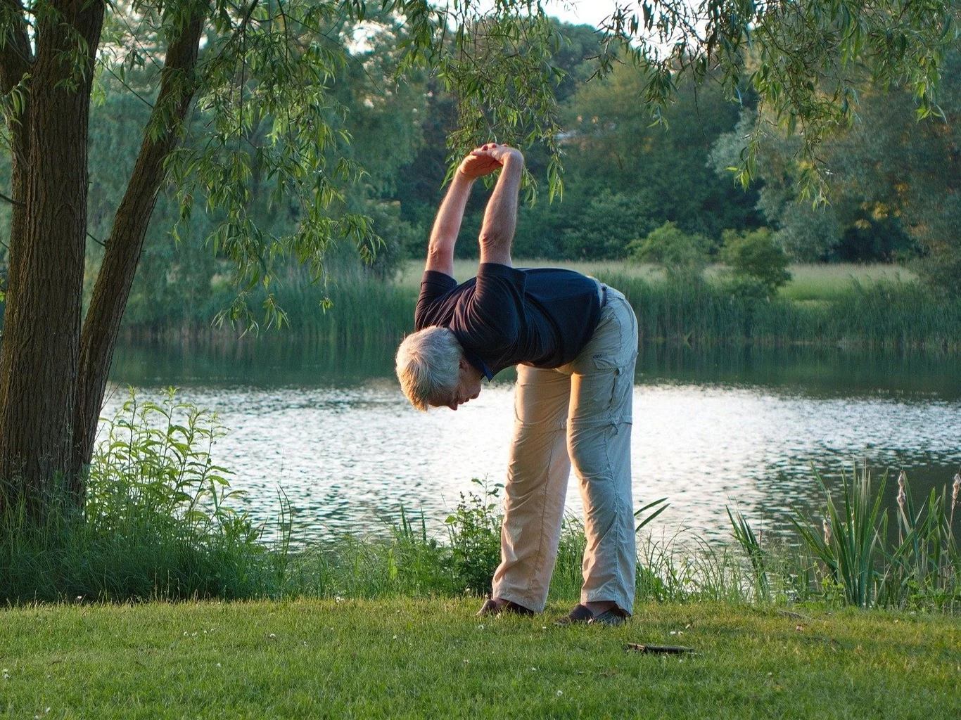 Senior uprawiający sport