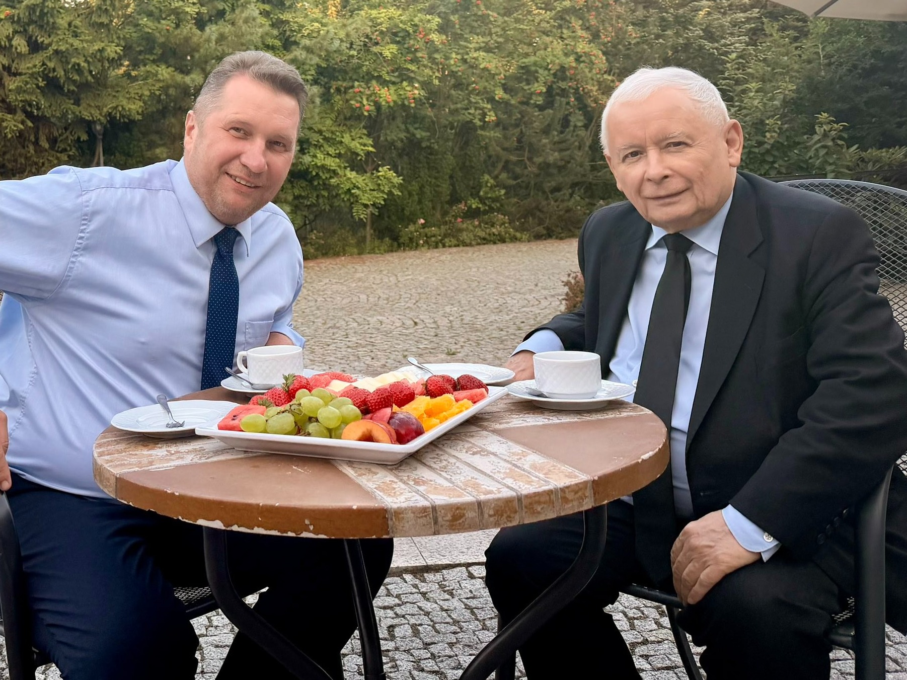 W PiS uciszają plotki. Wymowne zdjęcie Kaczyńskiego i Czarnka