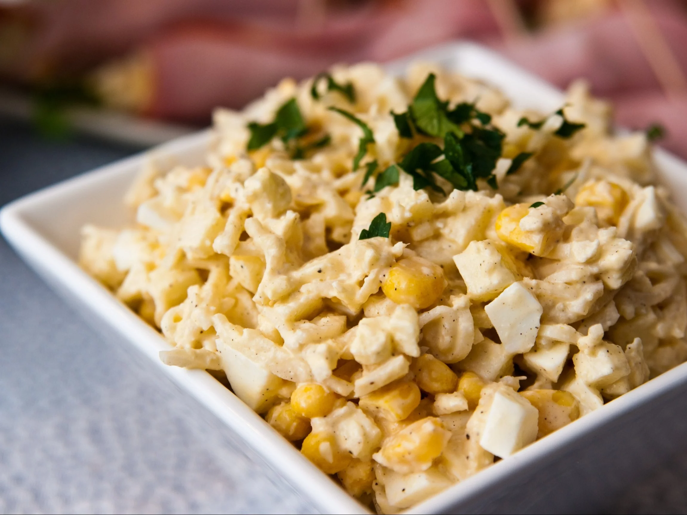 Sałatka z kukurydzy, selera i jabłka