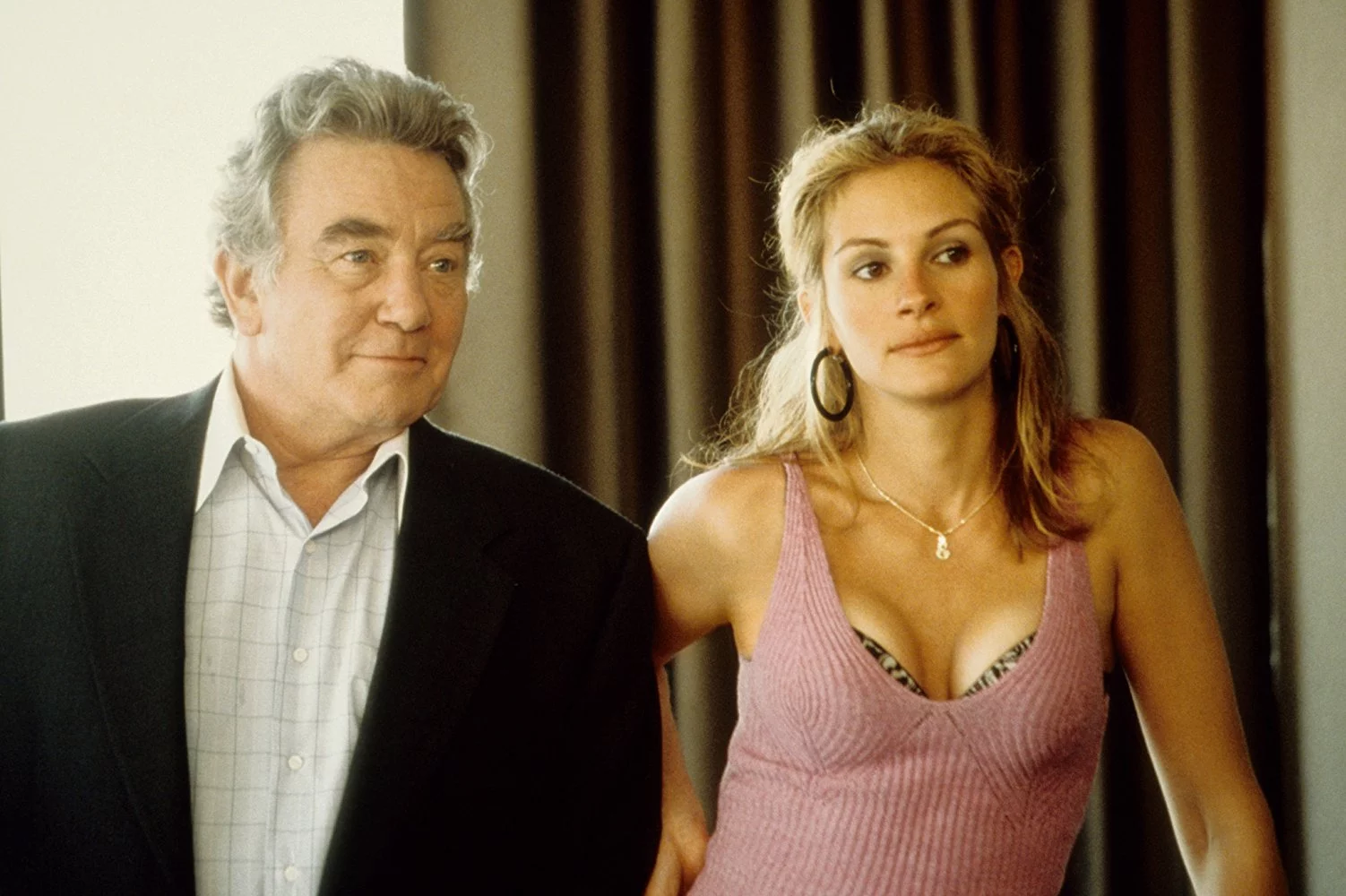 Albert Finney i Julia Roberts w filmie "Erin Brockovich" (2000)