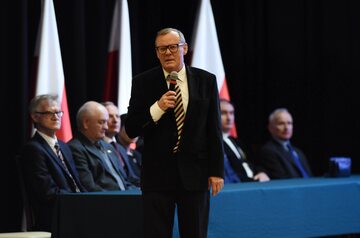 Wacław Berczyński ogłaszający 10 kwietnia ustalenia podkomisji smoleńskiej