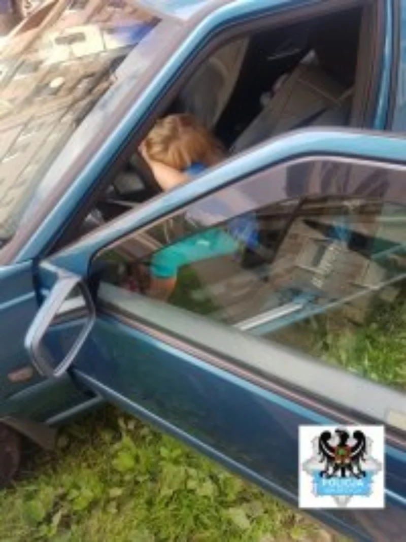 7-latka za kierownicą. Wykorzystała chwilę, gdy jej tata spał