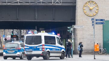 Walka z koronawirusem w Niemczech. Patrol policji w Berlinie
