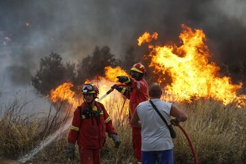 Walka z pożarem w Grecji