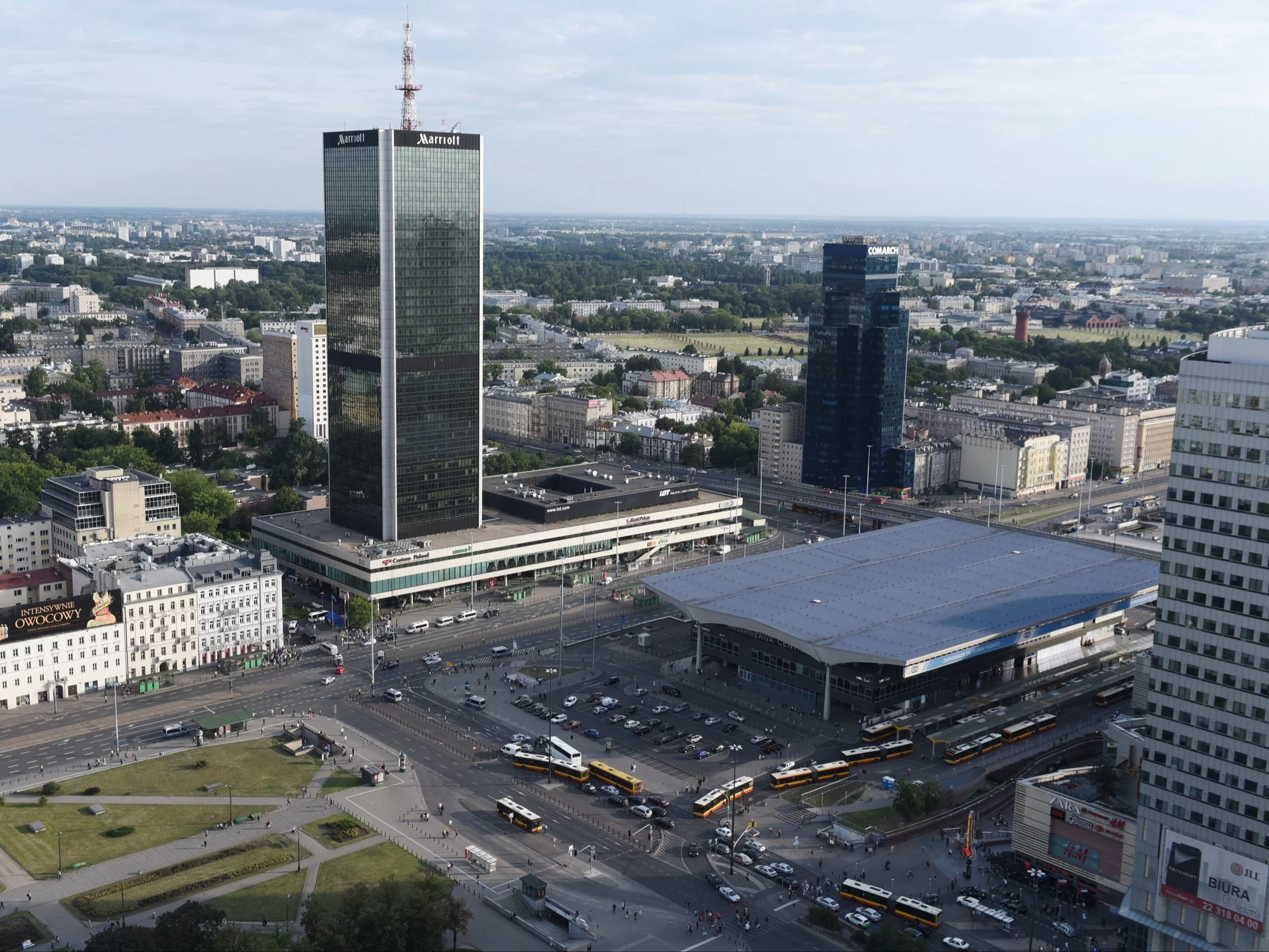 Panorama Warszawy, widok na Dworzec Centralny i dawny Marriott