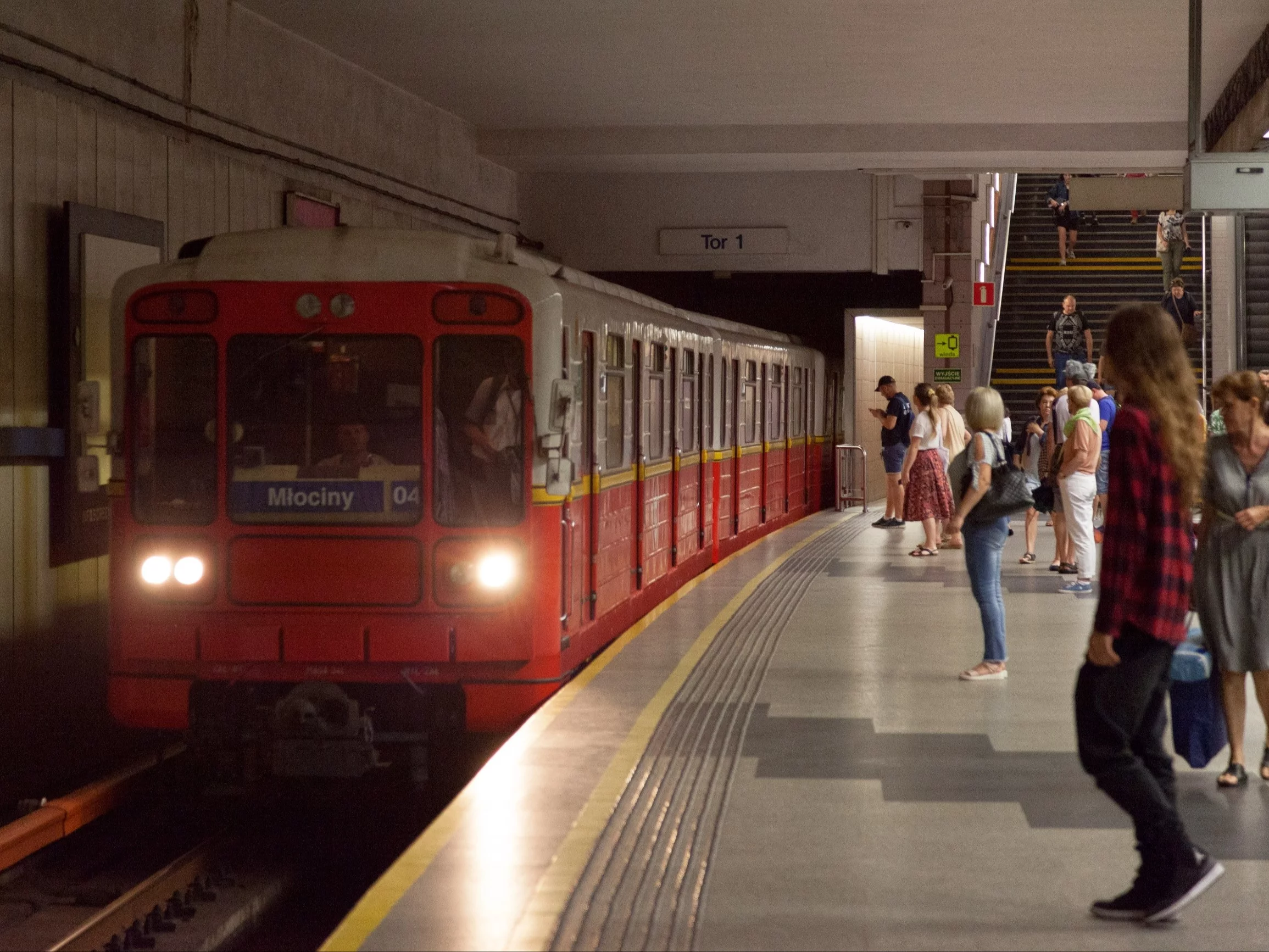 Atak na stacji metra w Warszawie. Policja ujawnia szczegóły