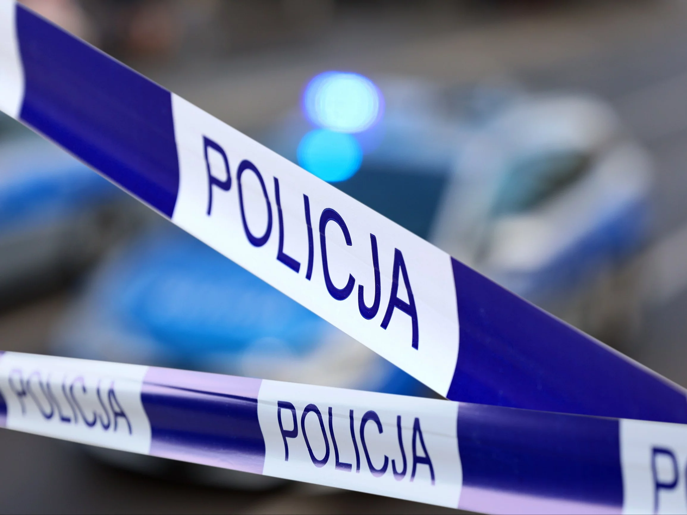Policja zabezpiecza teren, zdjęcie ilustracyjne