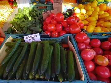 Warzywa i owoce na bazarze