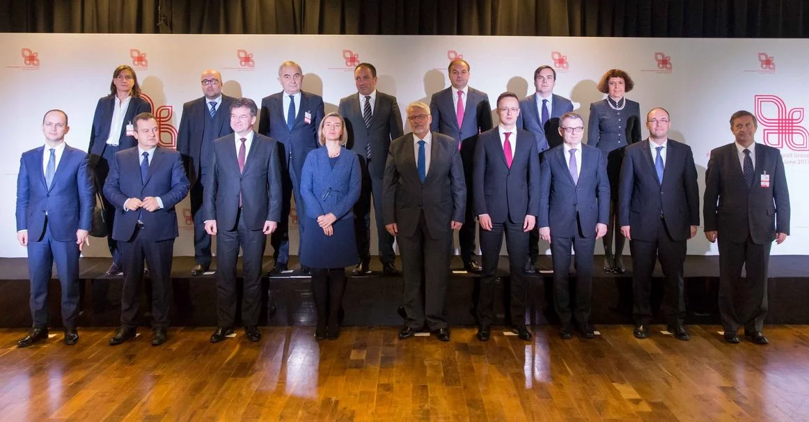 "Family photo" po spotkaniu w Warszawie