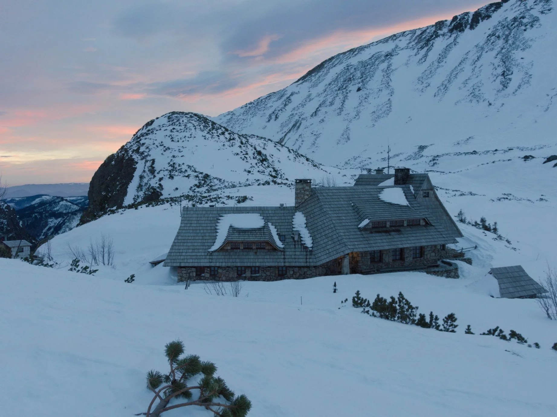 Utrudnienia nie tylko w Dolinie Pięciu Stawów. Te schroniska będą zamknięte