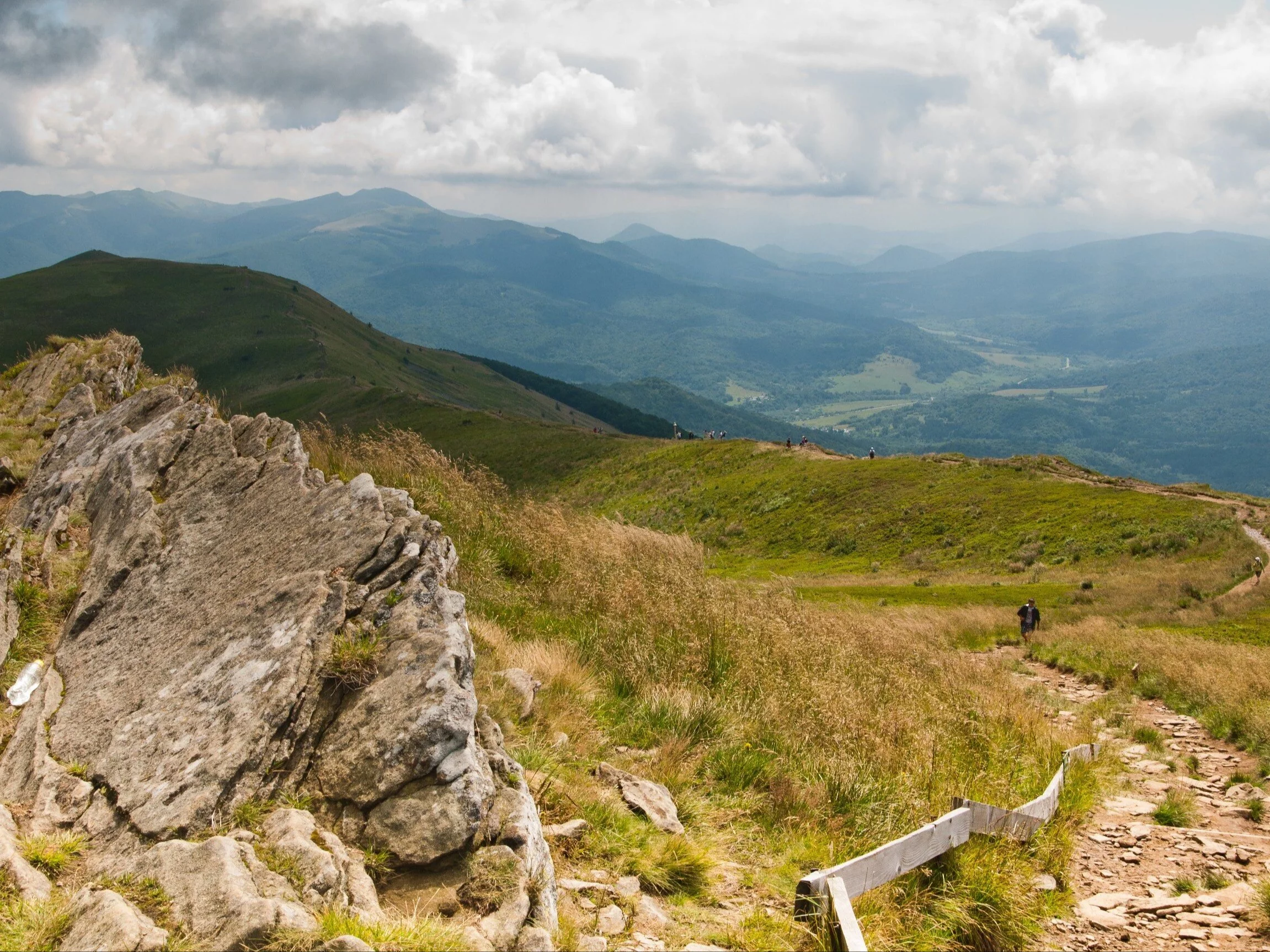 Bieszczady, widok z Połoniny Caryńskiej, zdjęcie ilustracyjne