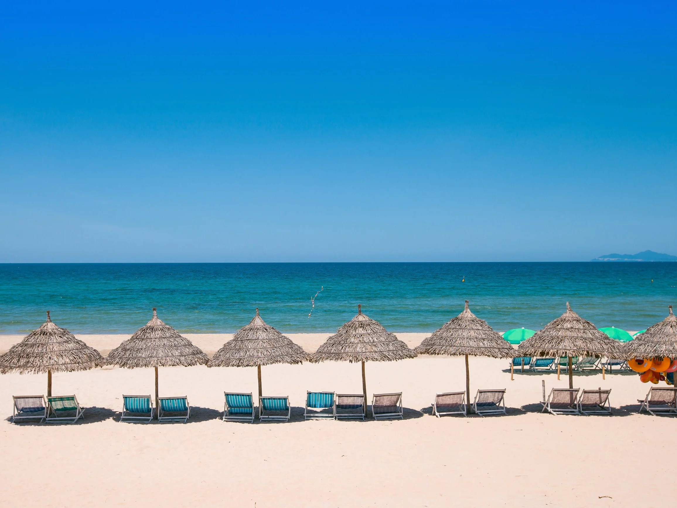 Parasole plażowe w Da Nang w Wietnamie