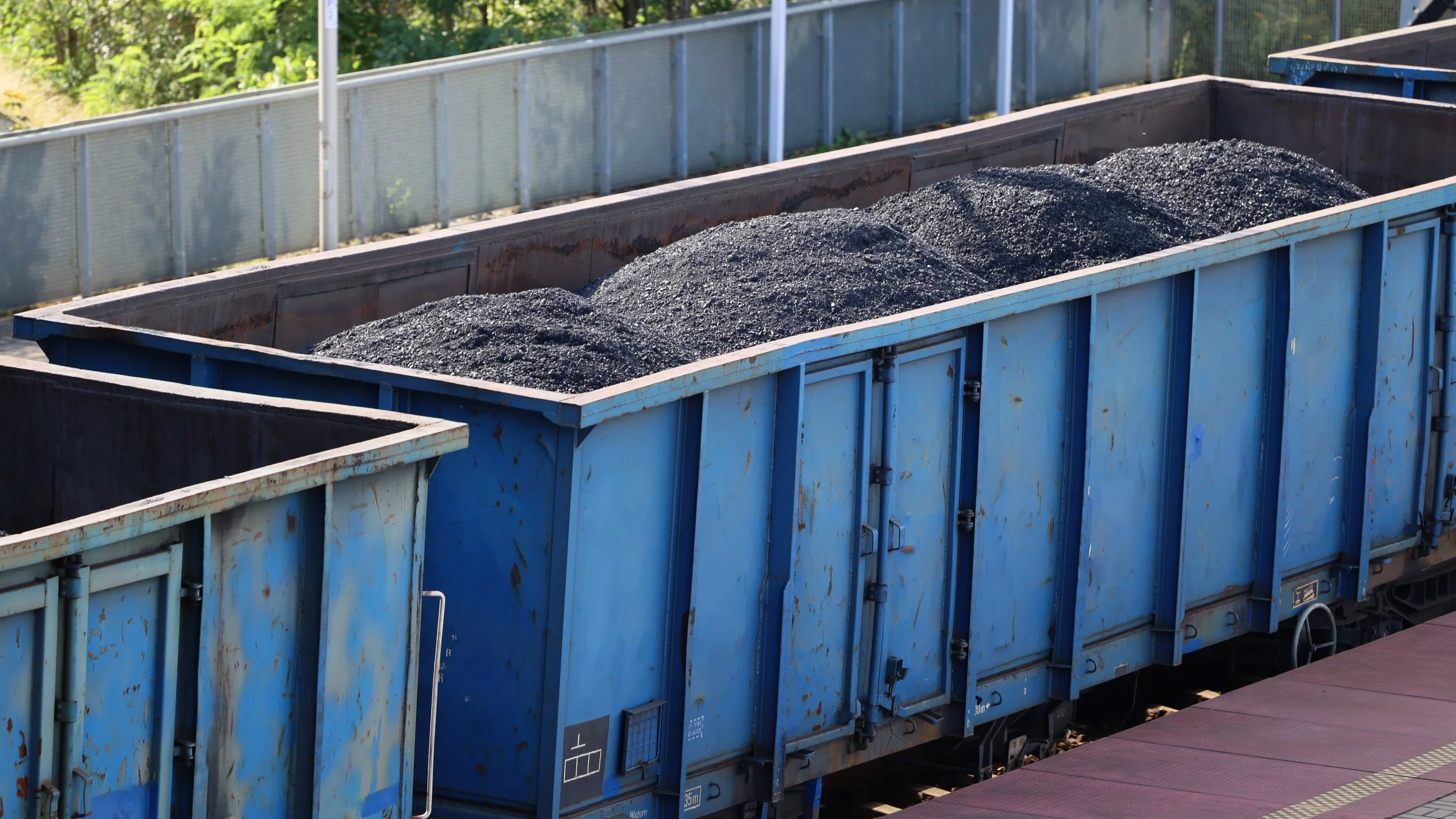 Węgiel chroni polskie systemy energetyczne przed blackoutem. Zysk czy obciążenie budżetu? – Biznes Wprost