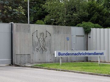 Wejście do głównej siedziby BND w miejscowości Pullach im Isartal w pobliżu Monachium