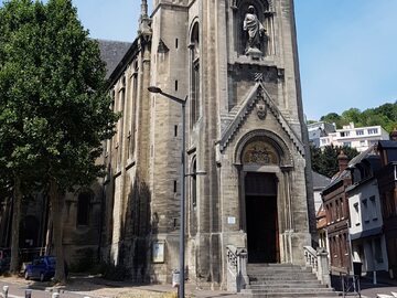 Wejście głównie do bazyliki Sacré-Cœur w Rouen we Francji