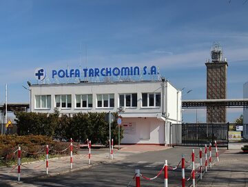 Wejście na teren zakładów farmaceutycznych na Białołęce. Zdjęcie ilustracyjne