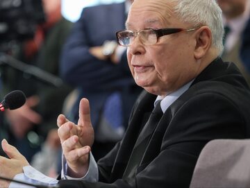 Wezwany na świadka prezes PiS Jarosław Kaczyński podczas posiedzenia komisji śledczej ds. Pegasusa w Sejmie w Warszawie