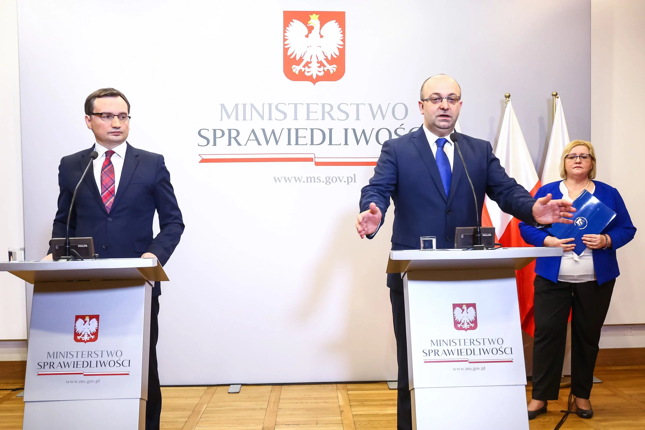 Wiceminister Łukasz Piebiak na konferencji prasowej z ministrem Zbigniewem Ziobro