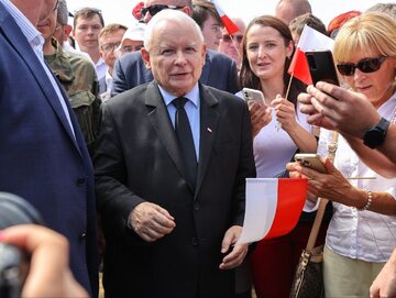 Wicepremier, prezes PiS Jarosław Kaczyński na pikniku wojskowym w Uniejowie