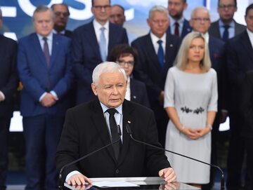 Wicepremier, prezes Prawa i Sprawiedliwości Jarosław Kaczyński podczas konferencji prasowej w siedzibie ugrupowania przy ulicy Nowogrodzkiej w Warszawie