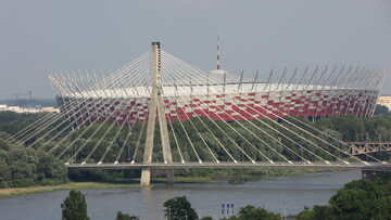 Widok Mostu Świętokrzyskiego na tle Stadionu Narodowego