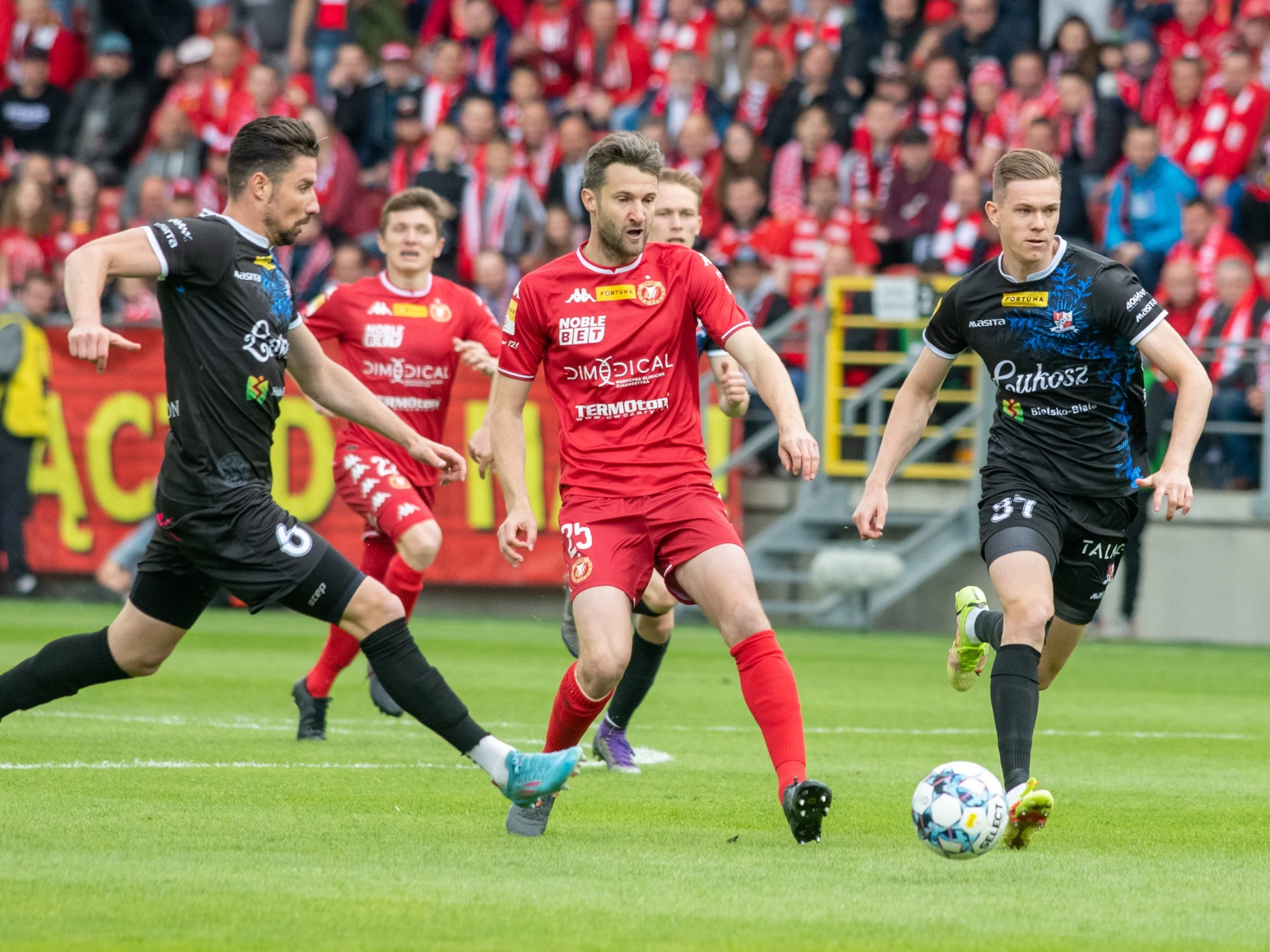 Piłkarze Widzewa Łódź i Podbeskidzia Bielsko-Biała