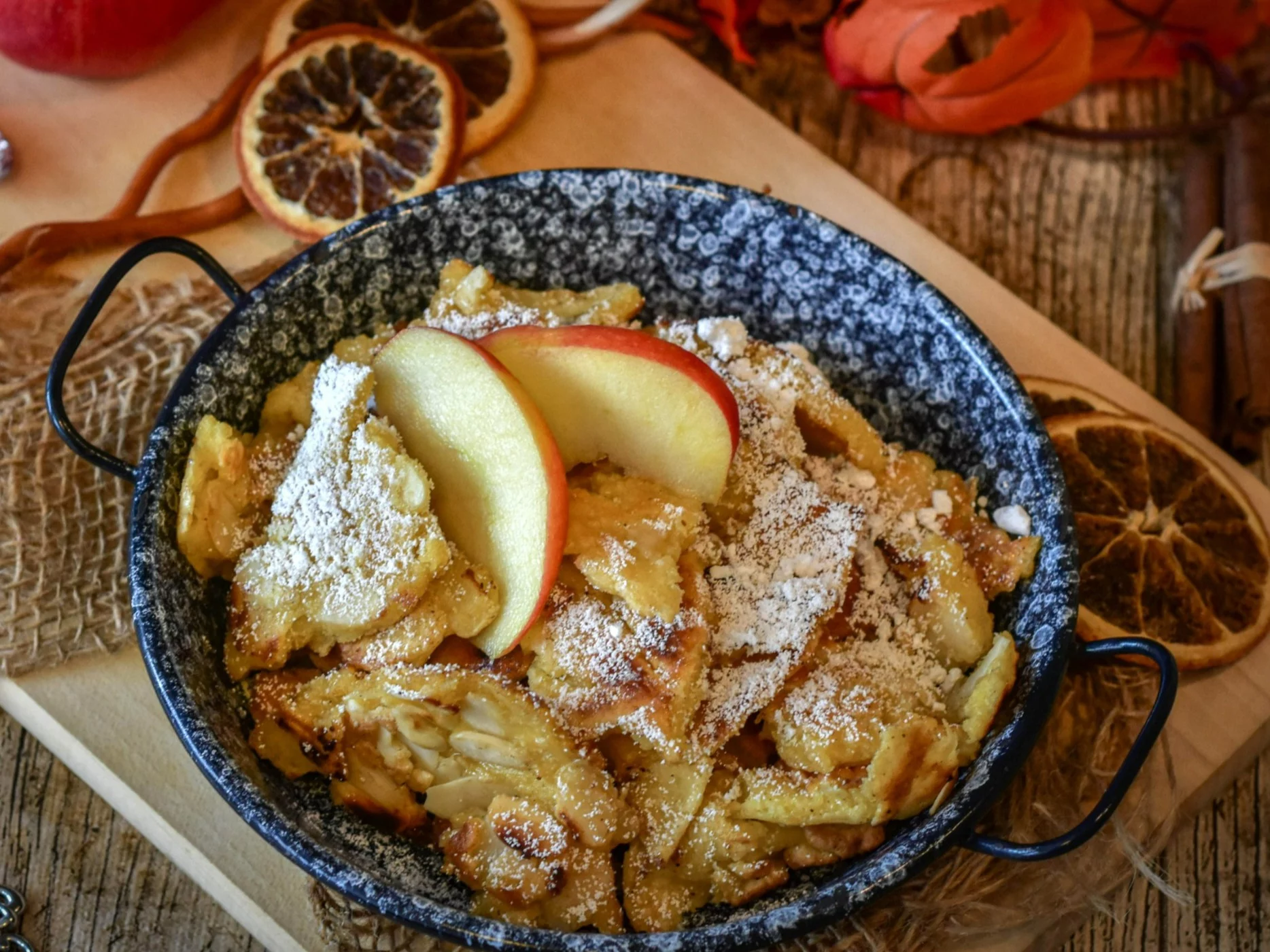 Zapiekanka z jabłek w cieście