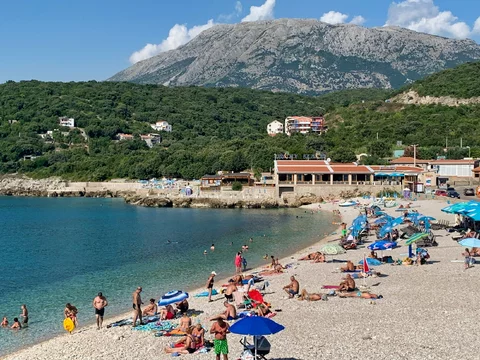 Turyści na plaży