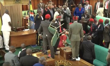 Wielka bójka w parlamencie Ugandy