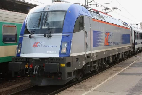 PKP SA zamierza w tym roku pozbyć się nieruchomości o wartości 700 milionów złotych (fot. Bardrock/Wikipedia)