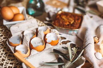Wielkanocne świece w skorupkach jajek