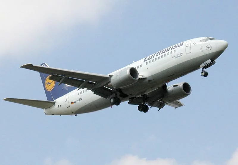 Boeing 737-300 w barwach Lufthansy