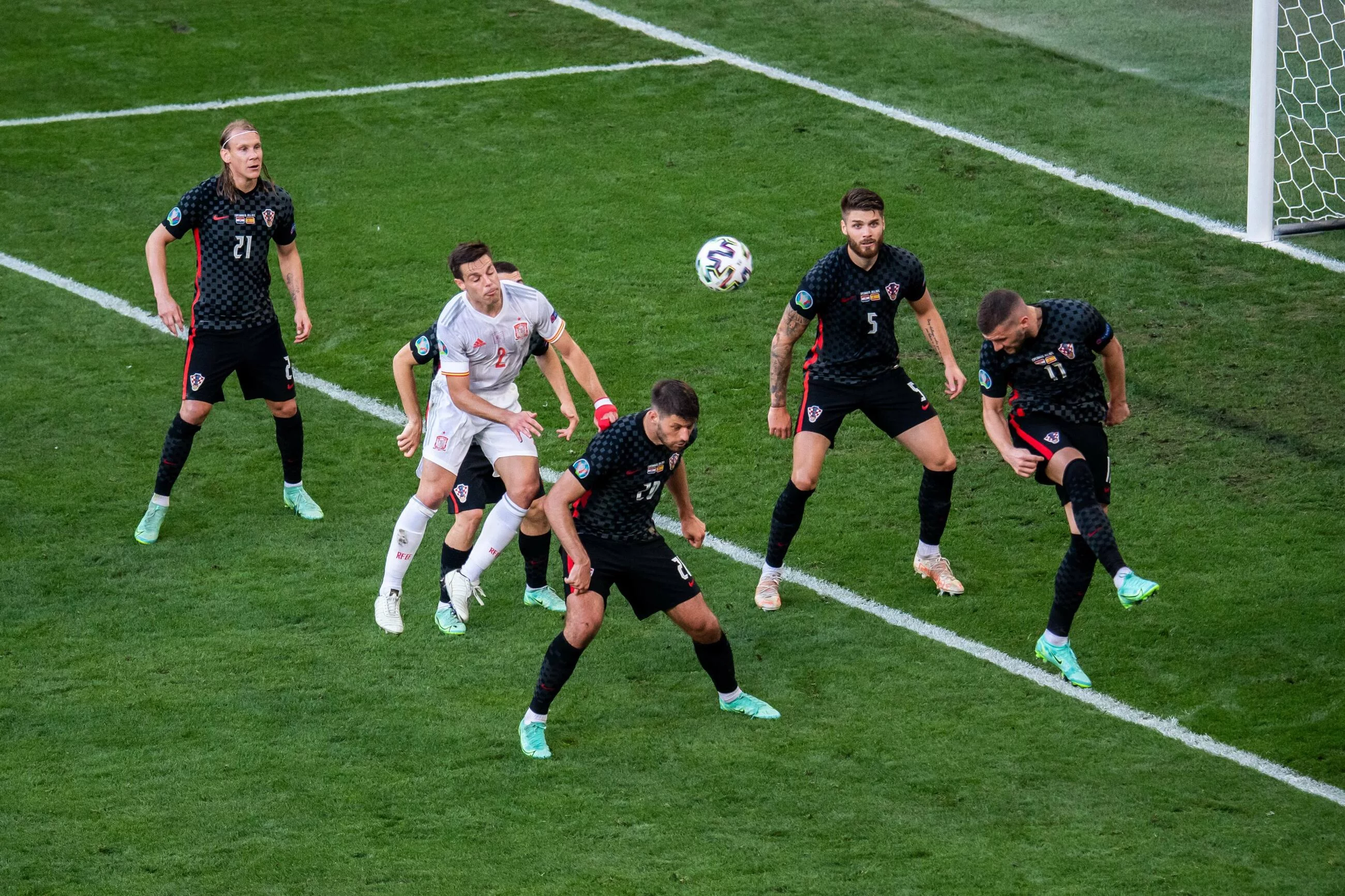 Cesar Azpilicueta strzelający gola na 2:1