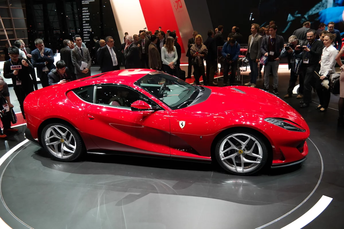 755 samochodów Ferrari 812 Superfast