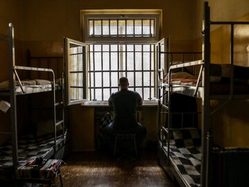 Więzień w jednym z aresztów w Polsce