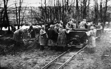 Więźniarki obozu Ravensbrück przy pracy