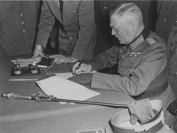 Wilhelm Keitel podpisujący kapitulację Wehrmachtu