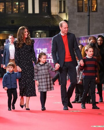 William i Kate z dziećmi w London Palladium