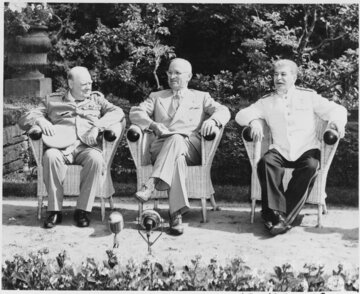 Winston Churchill, Harry Truman i Józef Stalin na konferencji w Poczdamie