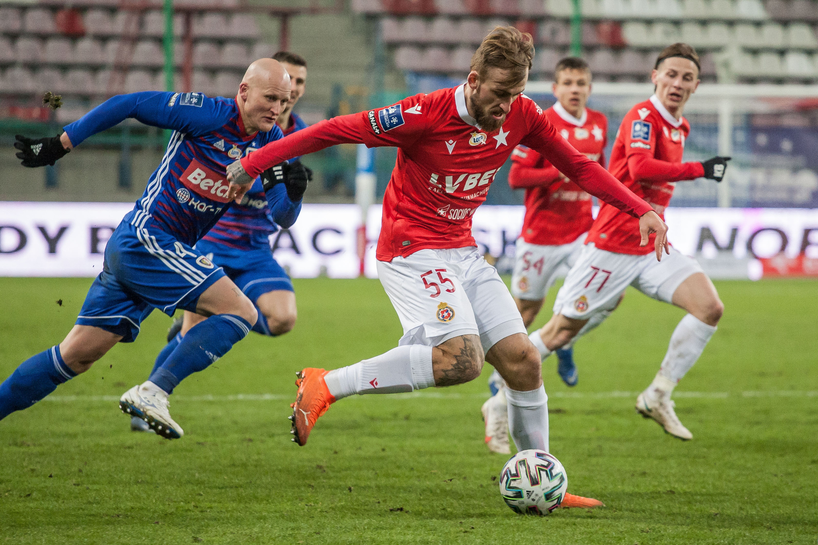 Wis a Krak w Przegra a Prowadz c 3 0 Z Piastem Gliwice Kontrowersyjne Wis a Krak w Przegra a Prowadz c 3 0 Z Piastem Gliwice Kontrowersyjne