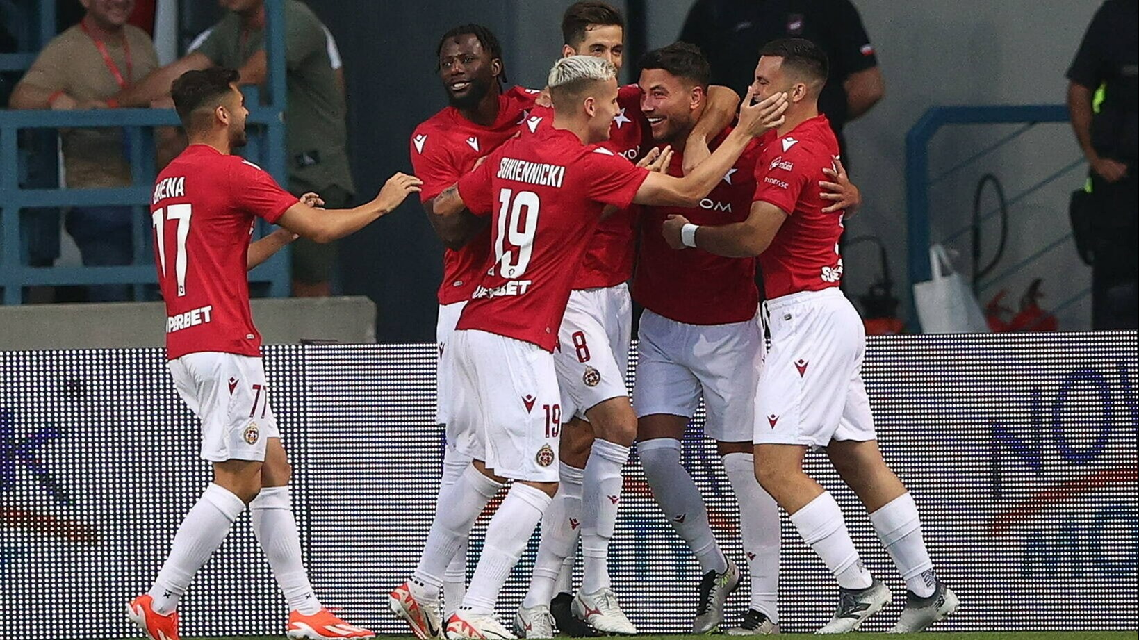 Liga Europy. Wisła Kraków gra dalej. UEFA zdecydowała się na drastyczny ruch – Liga Europy UEFA – Sport Wprost