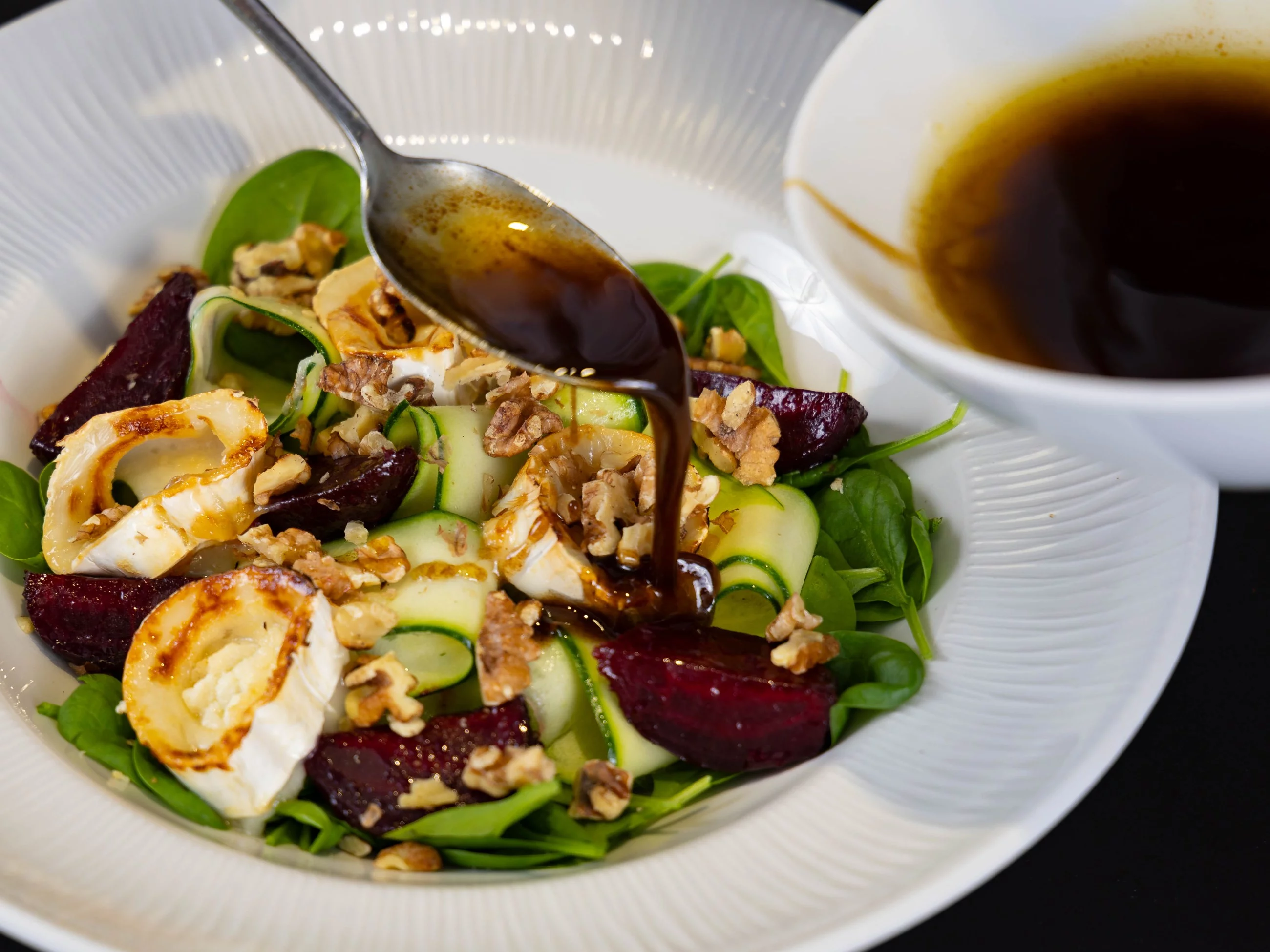 Sałatka z grillowanym serem