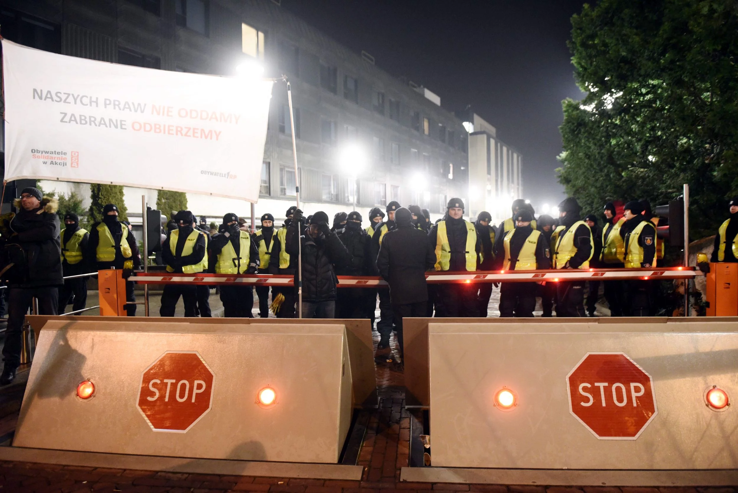 Policja podczas ochraniania protestu, 16 grudnia