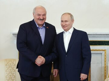 Władimir Putin i Aleksandr Łukaszenka w Petersburgu