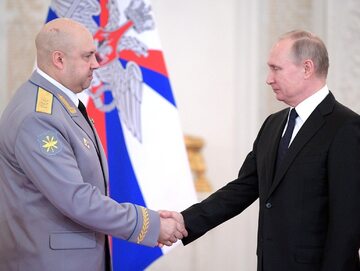 Władimir Putin i Siergiej Surowikin w 2017 r.