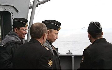 Władimir Putin na krążowniku Piotr Wielki