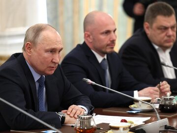 Władimir Putin na spotkaniu z prokremlowskimi dziennnikarzami